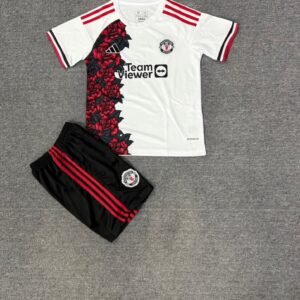 Manchester United Kids' roses Kit 2026-27