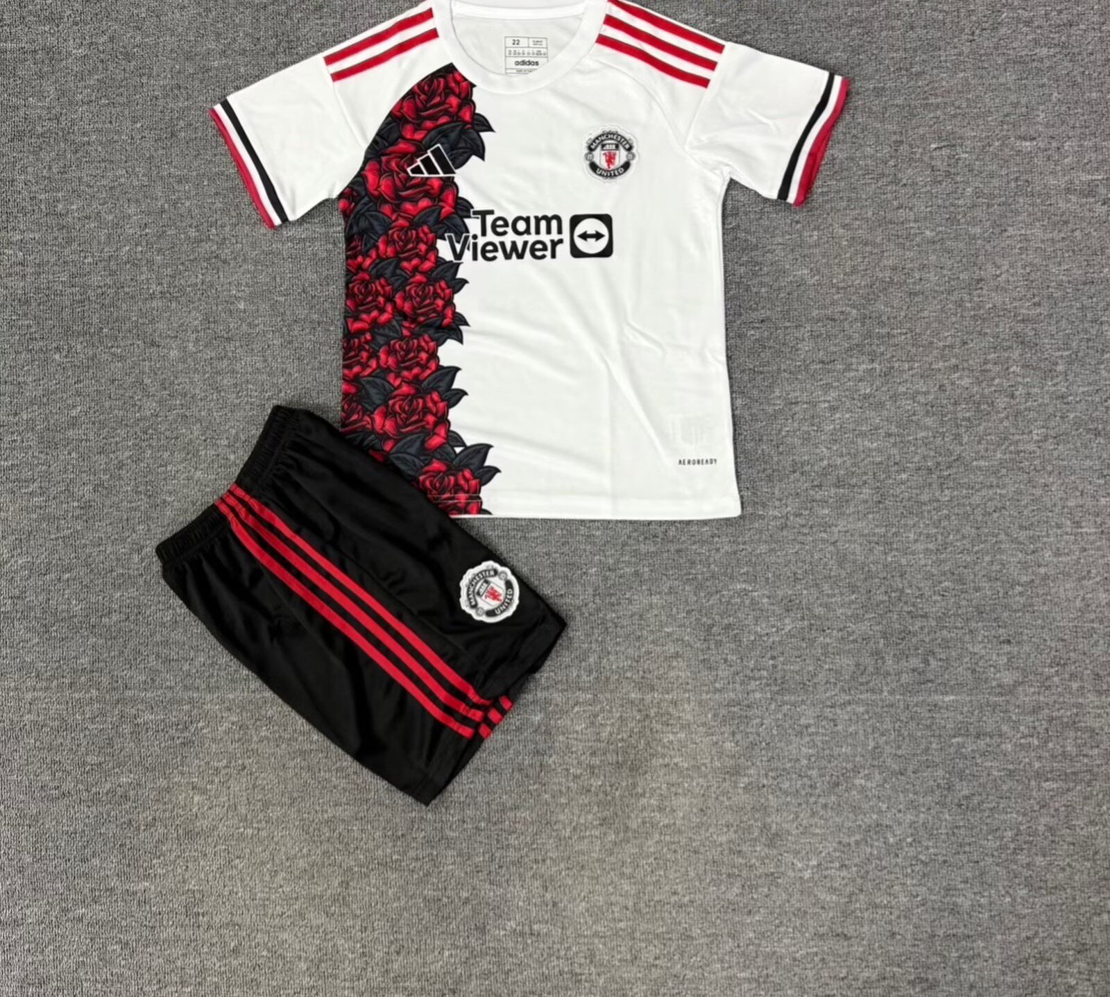 Manchester United Kids' roses Kit 2026-27