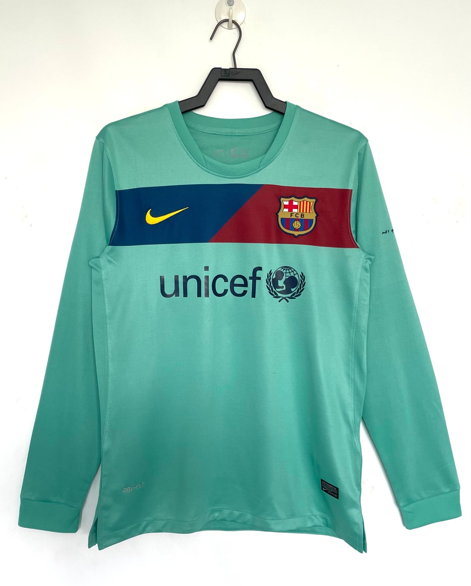 2010/11 Barcelona Away Long Sleeve 7